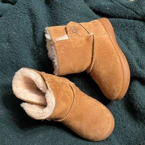 Size 6 toddler Uggs. gently used